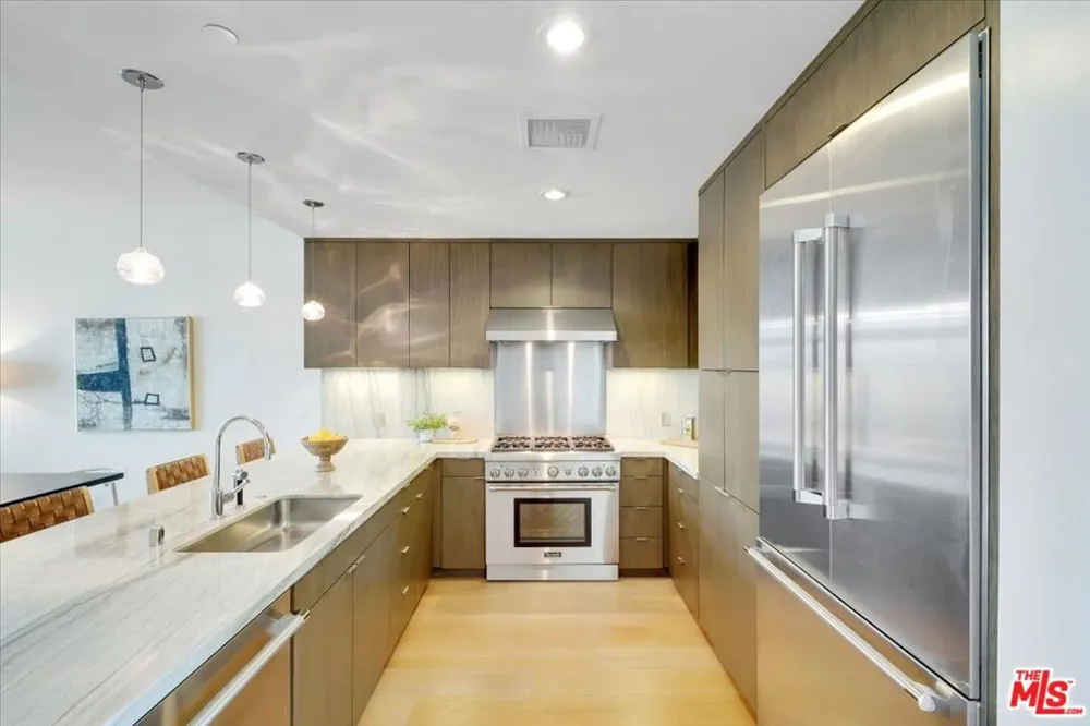 1705 Ocean Avenue #502 Santa Monica, CA 90401