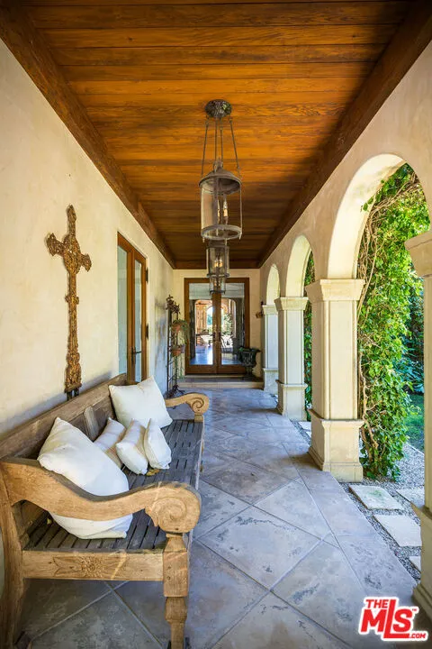 1550 Amalfi Drive Pacific Palisades, CA 90272
