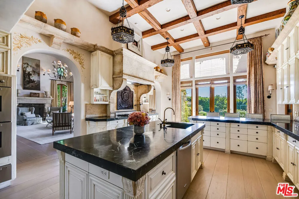 1550 Amalfi Drive Pacific Palisades, CA 90272