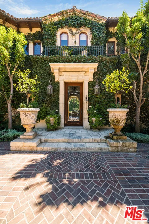 1550 Amalfi Drive Pacific Palisades, CA 90272