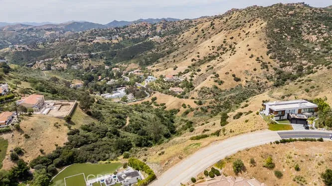15 Wrangler Lane Bell Canyon, CA 91307