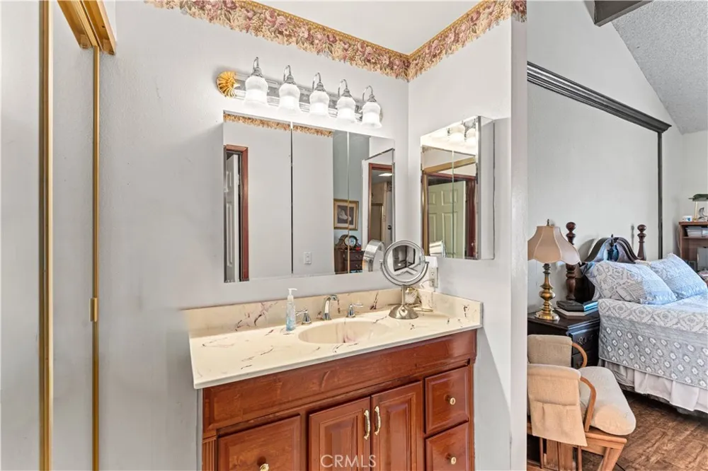 1639 S Heritage Circle Anaheim, CA 92804