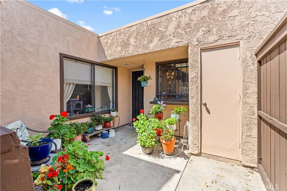 1639 S Heritage Circle Anaheim, CA 92804