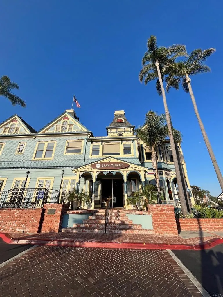 3328 Roosevelt Street Carlsbad, CA 92008