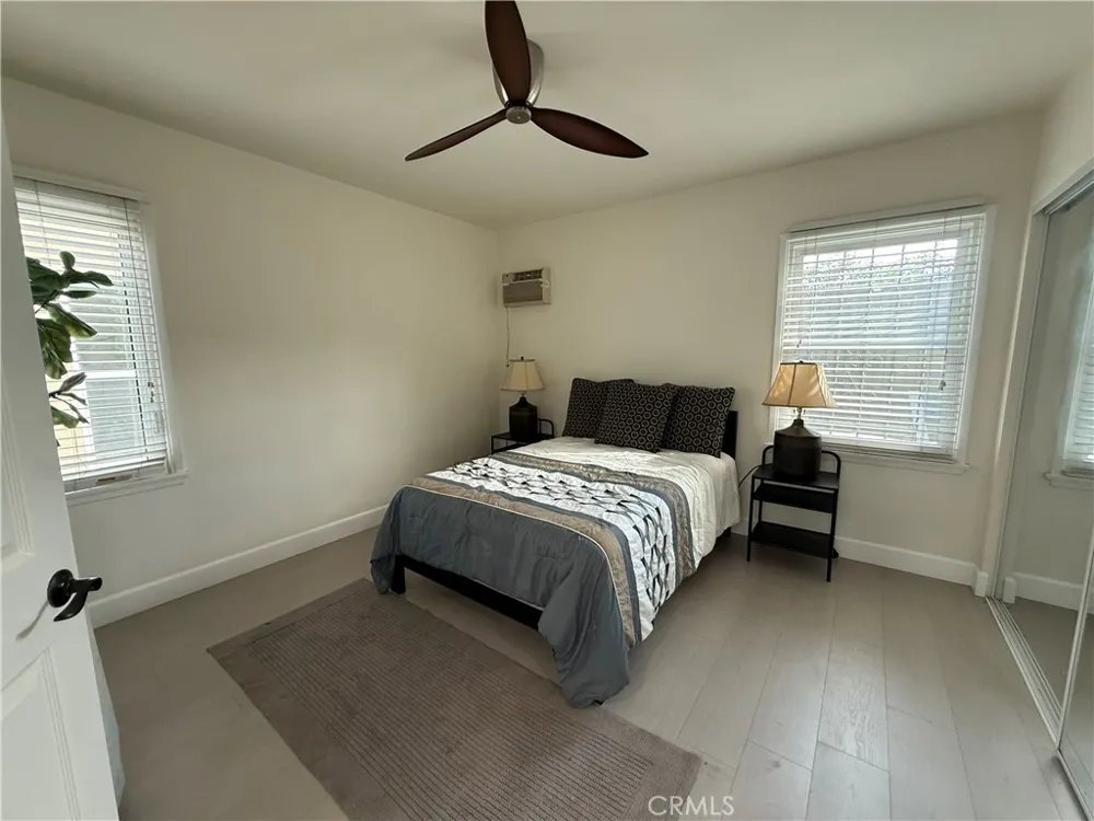 1216 S Cochran Los Angeles, CA 90019