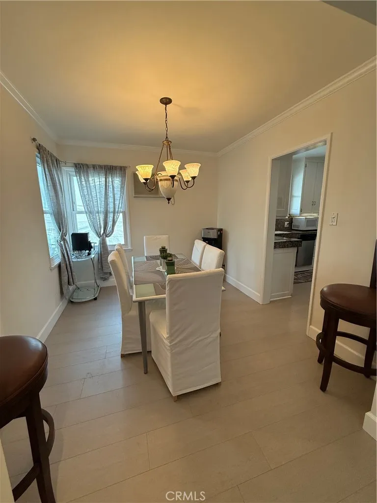 1216 S Cochran Los Angeles, CA 90019