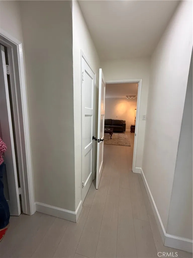 1216 S Cochran Los Angeles, CA 90019