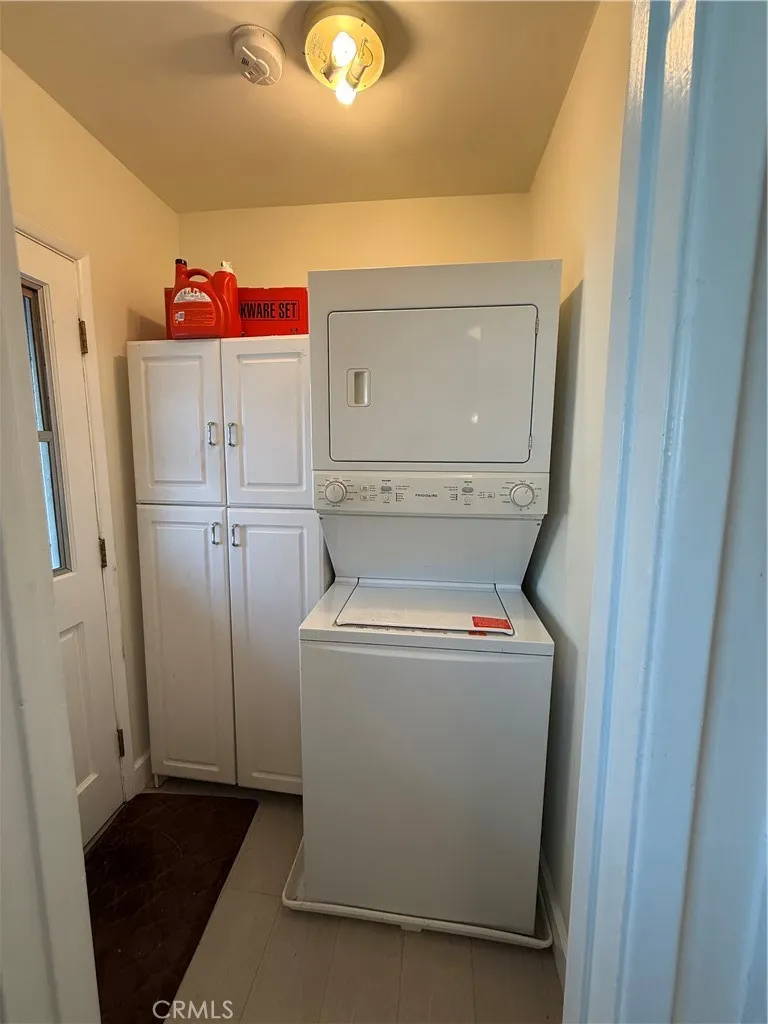 1216 S Cochran Los Angeles, CA 90019