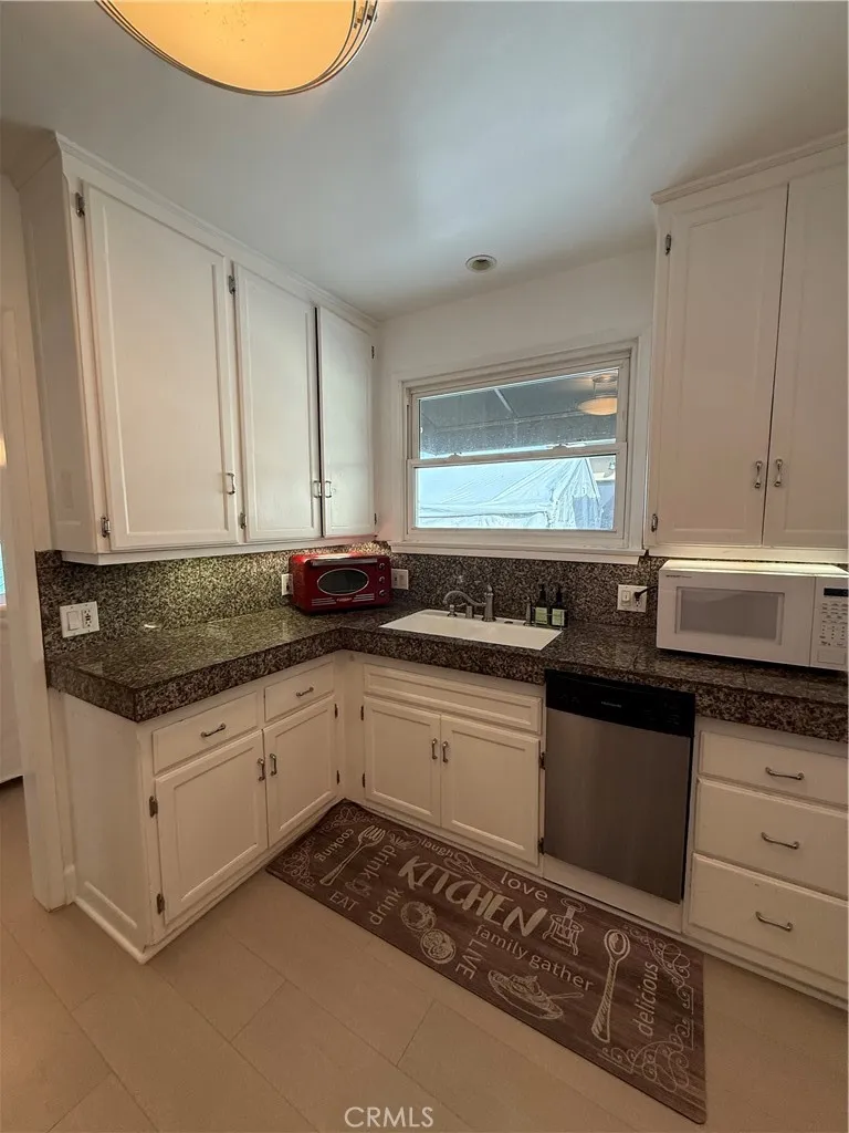 1216 S Cochran Los Angeles, CA 90019