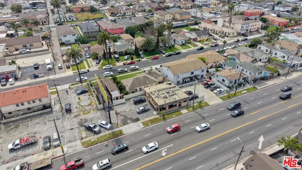 1021 W 101st Street Los Angeles, CA 90044