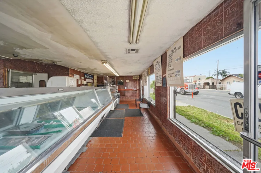 1021 W 101st Street Los Angeles, CA 90044