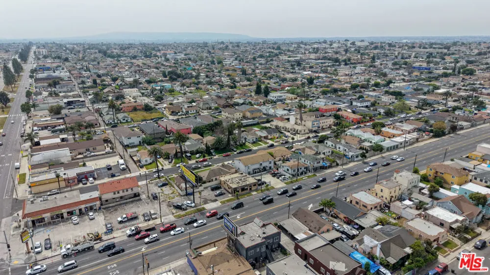 1021 W 101st Street Los Angeles, CA 90044
