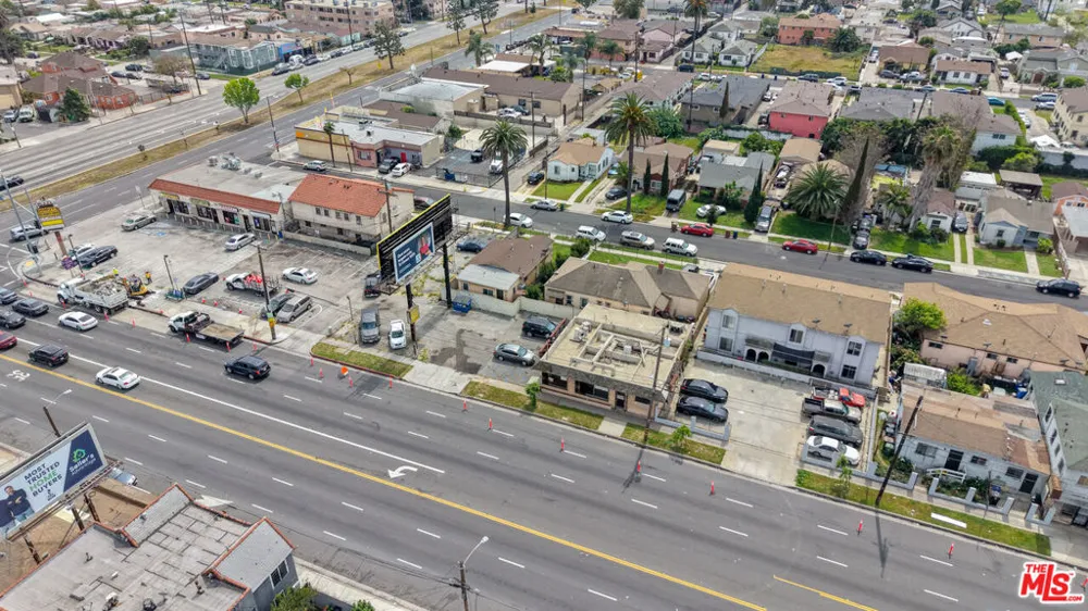 1021 W 101st Street Los Angeles, CA 90044