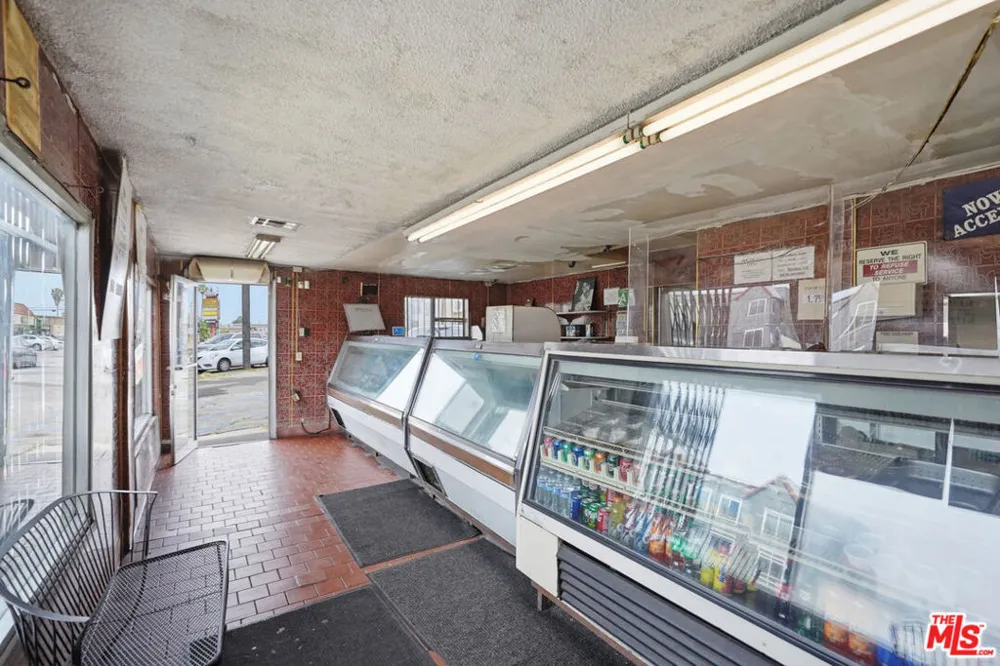 1021 W 101st Street Los Angeles, CA 90044