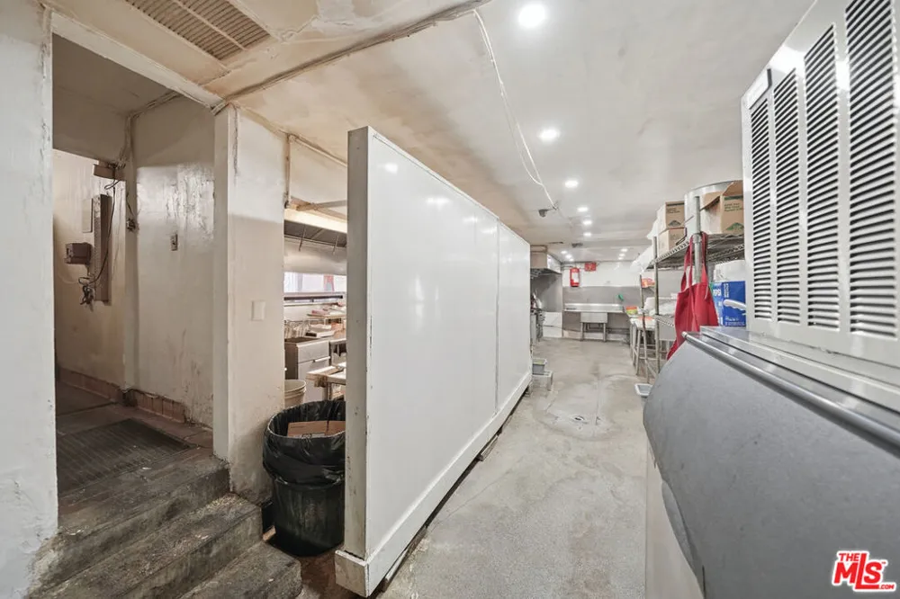1021 W 101st Street Los Angeles, CA 90044