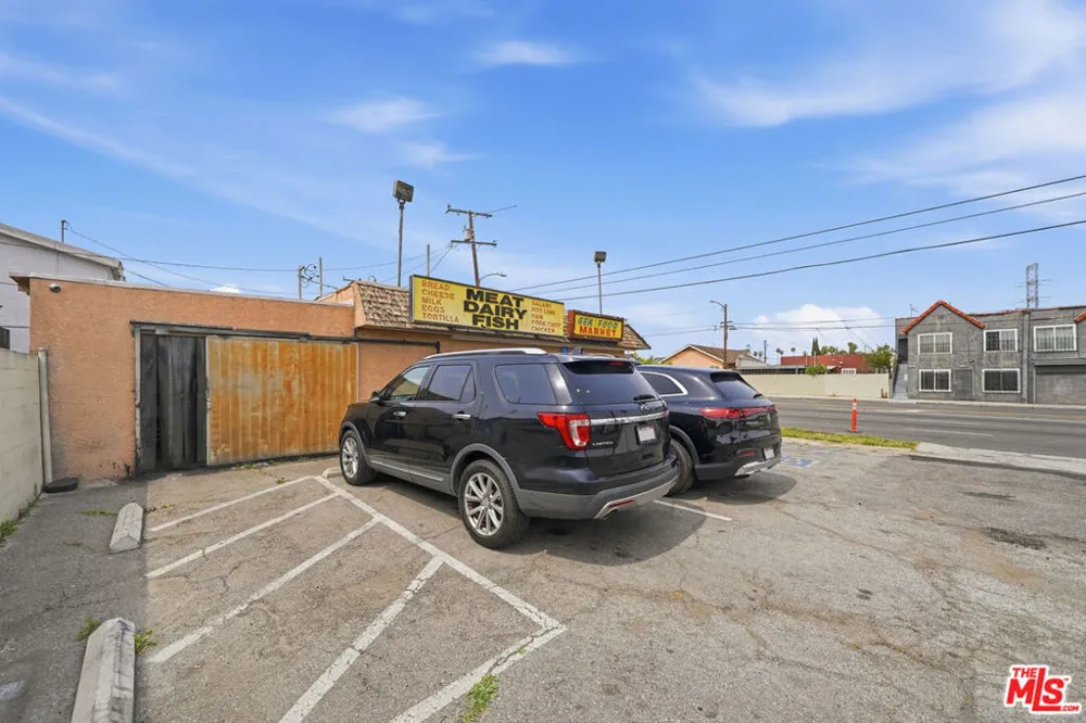 1021 W 101st Street Los Angeles, CA 90044