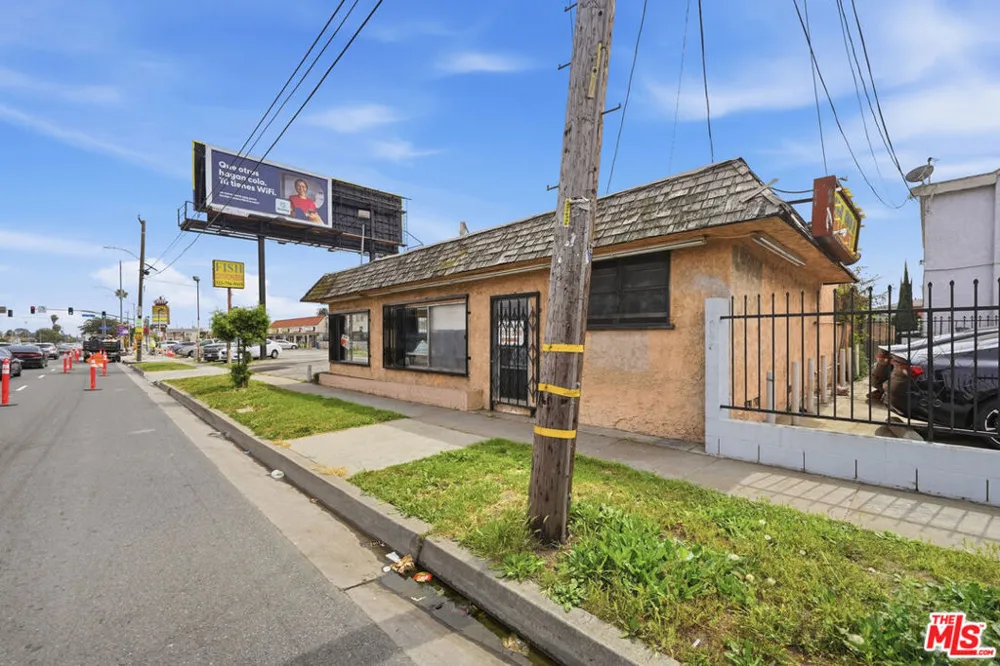 1021 W 101st Street Los Angeles, CA 90044