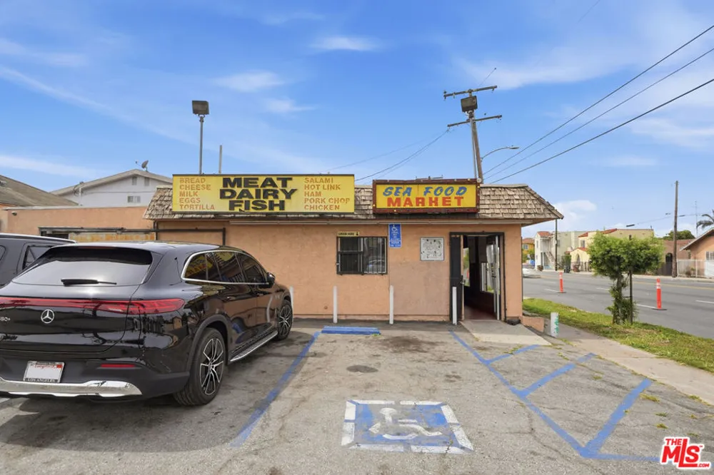 1021 W 101st Street Los Angeles, CA 90044