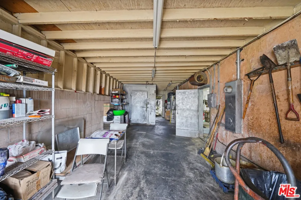 1021 W 101st Street Los Angeles, CA 90044