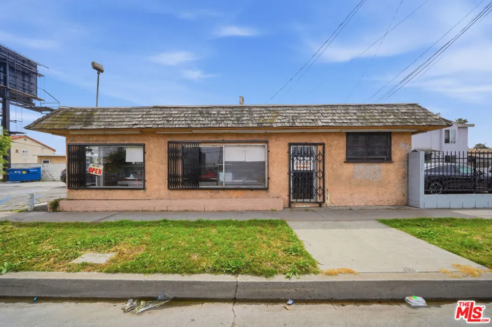 1021 W 101st Street Los Angeles, CA 90044