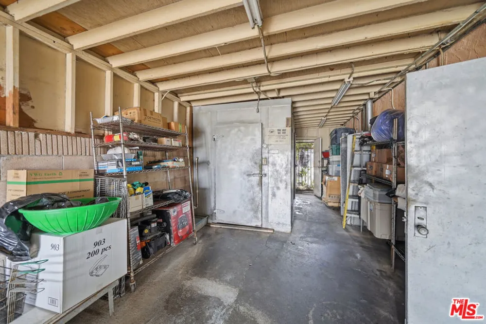 1021 W 101st Street Los Angeles, CA 90044