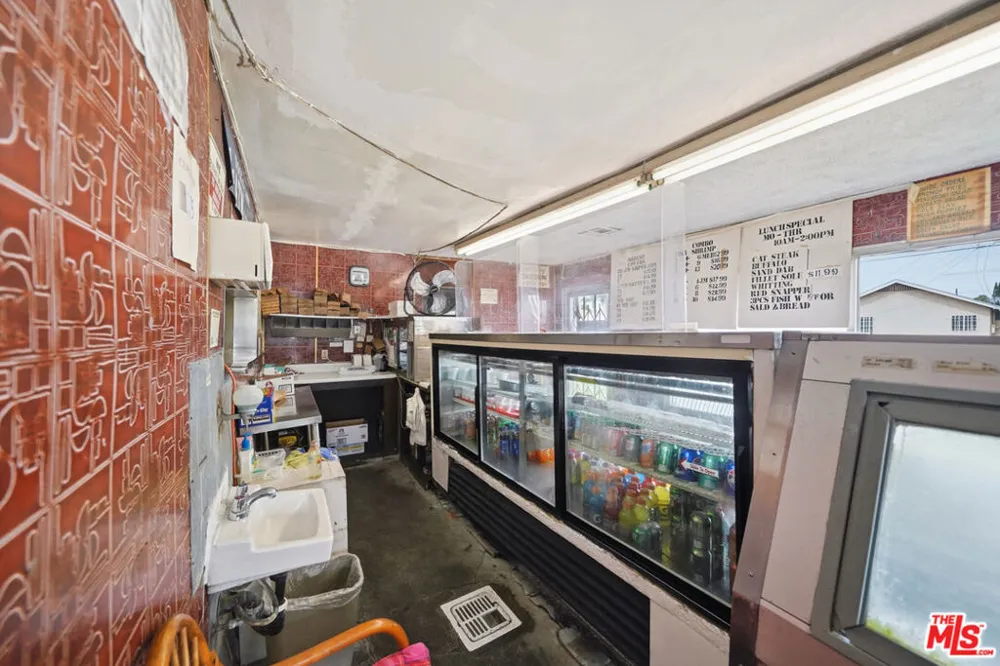 1021 W 101st Street Los Angeles, CA 90044