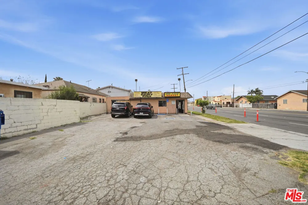 1021 W 101st Street Los Angeles, CA 90044