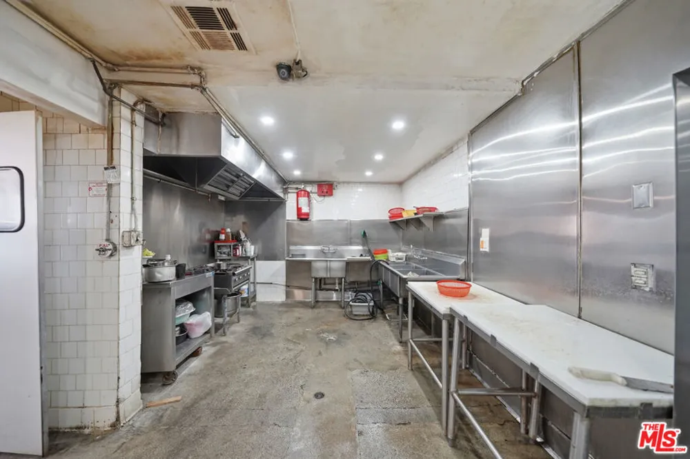 1021 W 101st Street Los Angeles, CA 90044