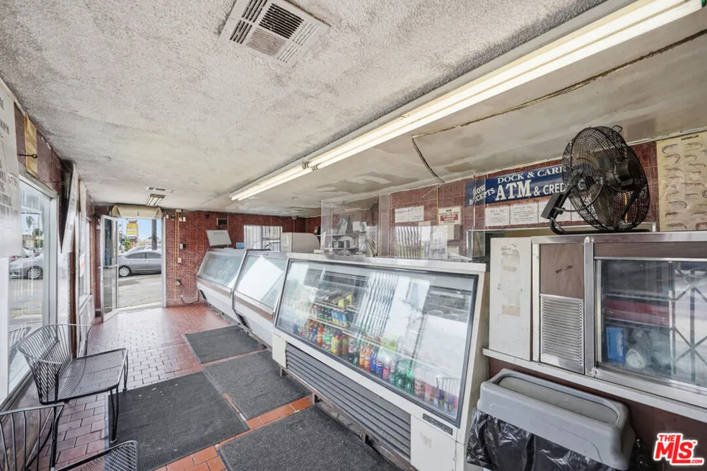 1021 W 101st Street Los Angeles, CA 90044