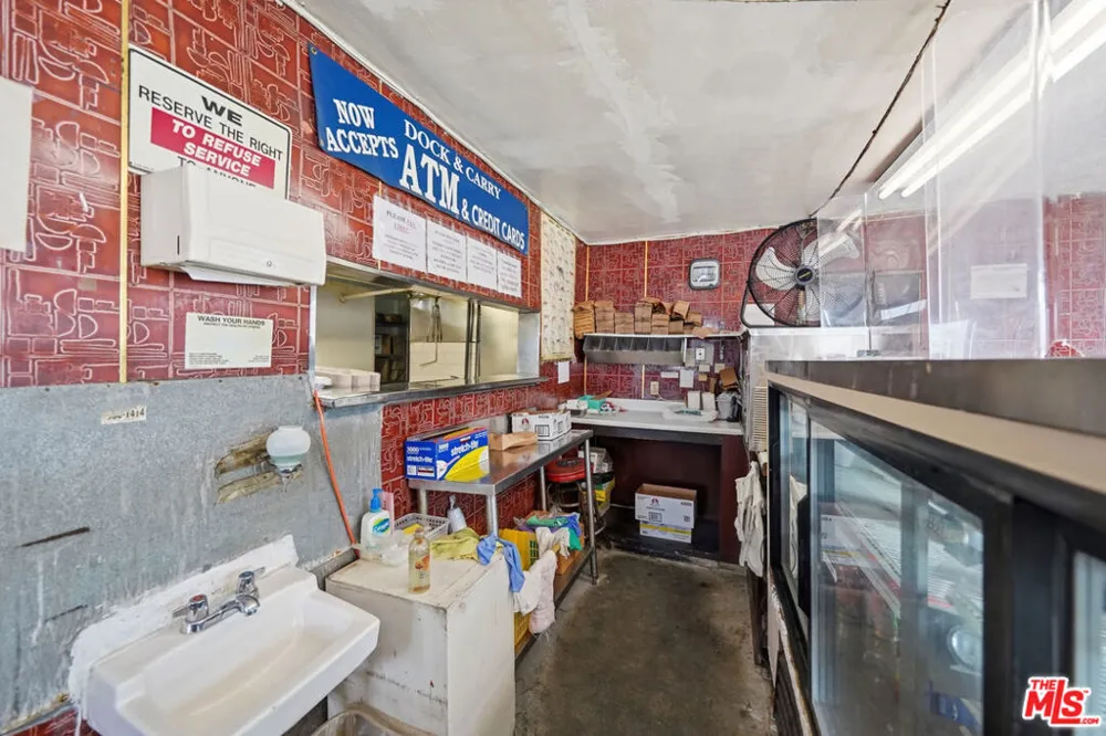 1021 W 101st Street Los Angeles, CA 90044