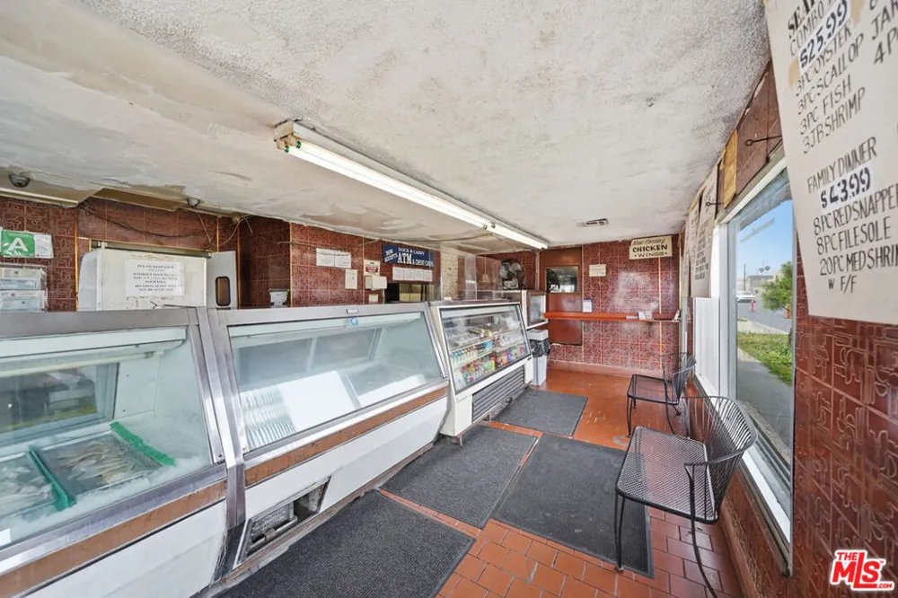 1021 W 101st Street Los Angeles, CA 90044