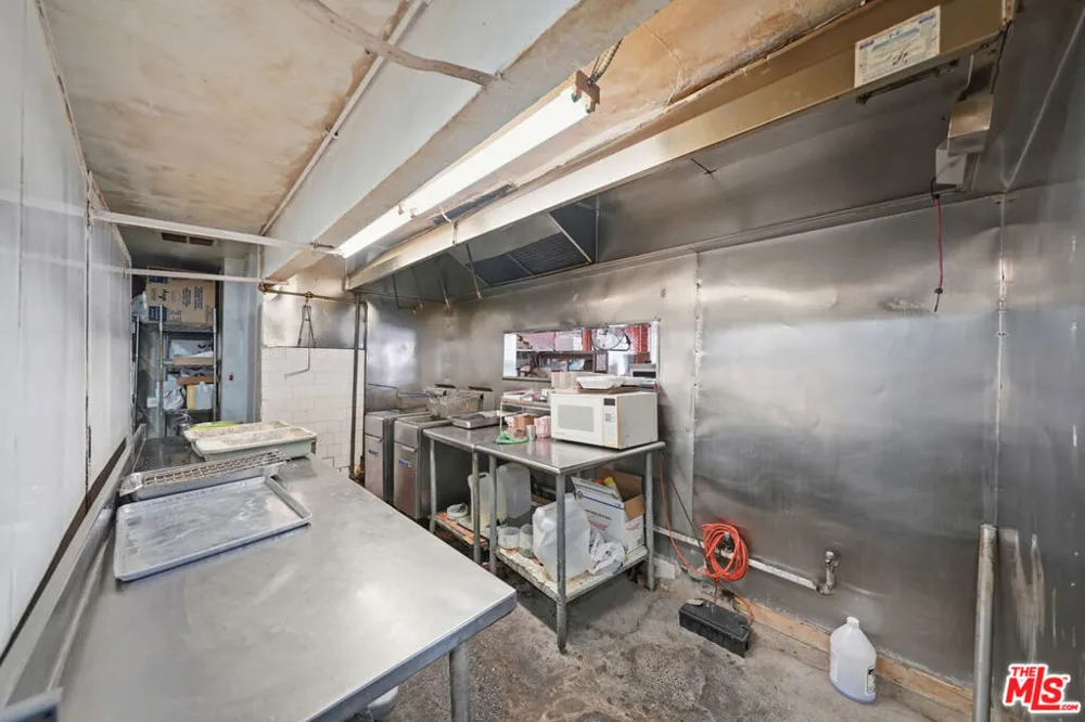 1021 W 101st Street Los Angeles, CA 90044