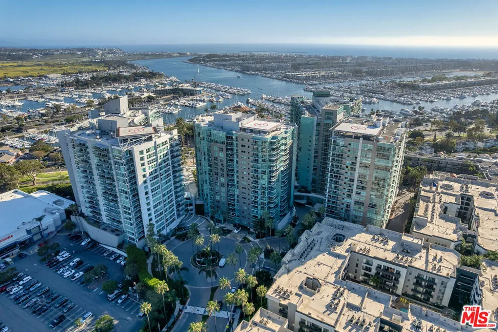 13700 Marina Pointe Drive #1903 Marina del Rey, CA 90292