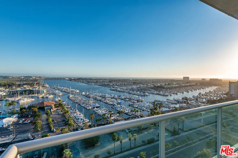 13700 Marina Pointe Drive #1903 Marina del Rey, CA 90292