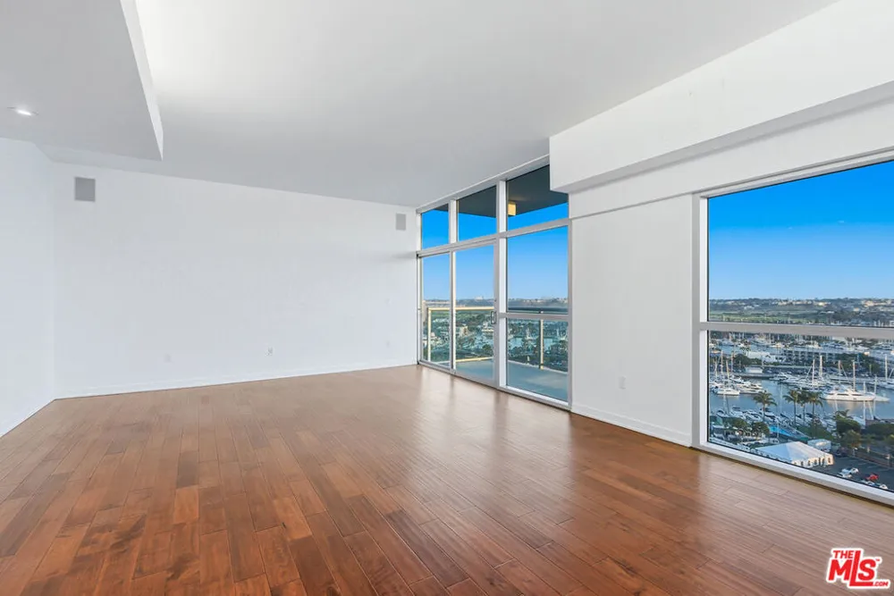 13700 Marina Pointe Drive #1903 Marina del Rey, CA 90292