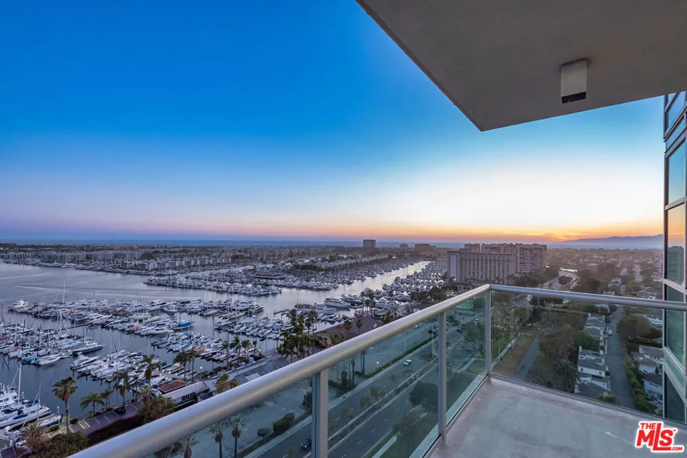 13700 Marina Pointe Drive #1903 Marina del Rey, CA 90292