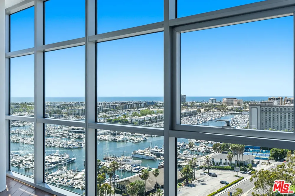 13700 Marina Pointe Drive #1903 Marina del Rey, CA 90292