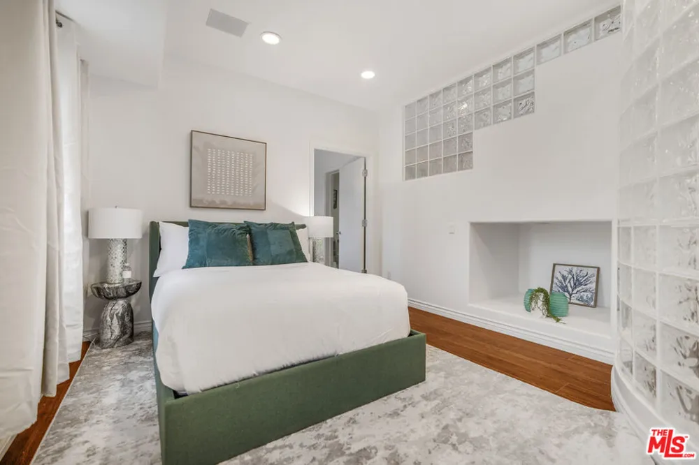 8507 Franklin Avenue Los Angeles, CA 90069