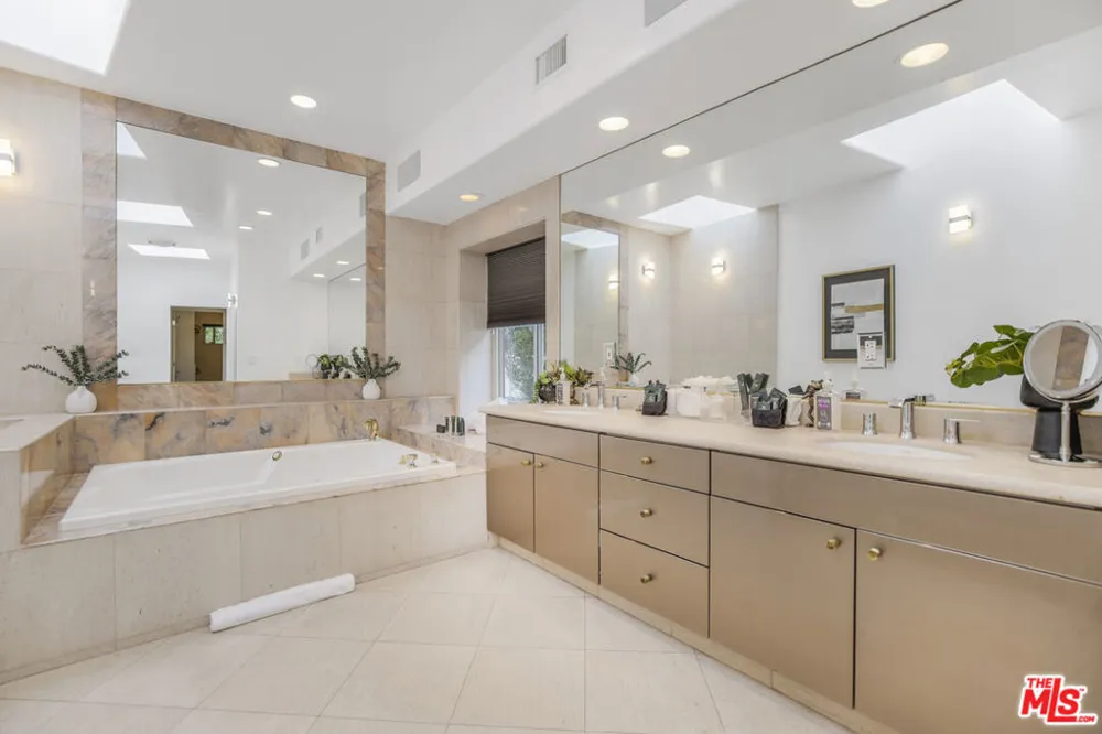 8507 Franklin Avenue Los Angeles, CA 90069