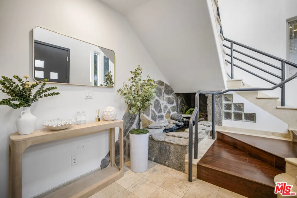 8507 Franklin Avenue Los Angeles, CA 90069