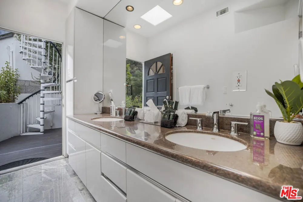 8507 Franklin Avenue Los Angeles, CA 90069
