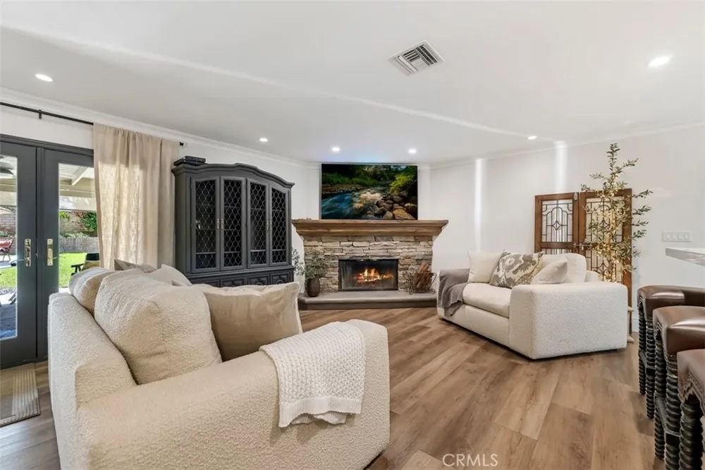554 Calle Jazmin Thousand Oaks, CA 91360
