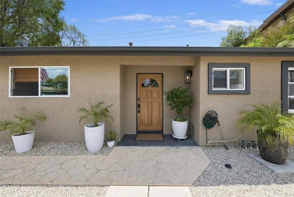554 Calle Jazmin Thousand Oaks, CA 91360