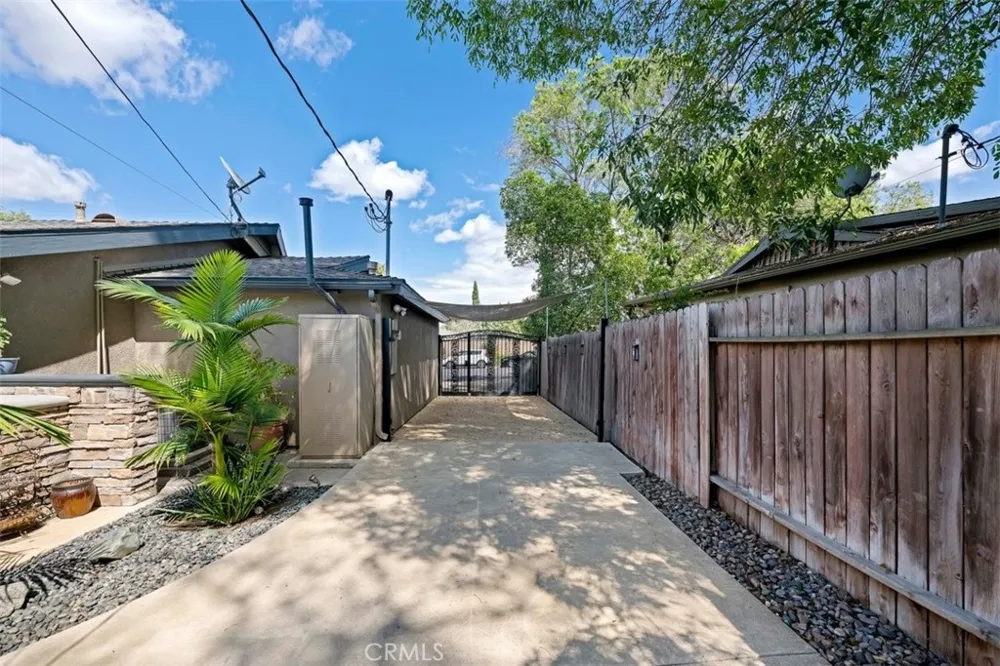 554 Calle Jazmin Thousand Oaks, CA 91360