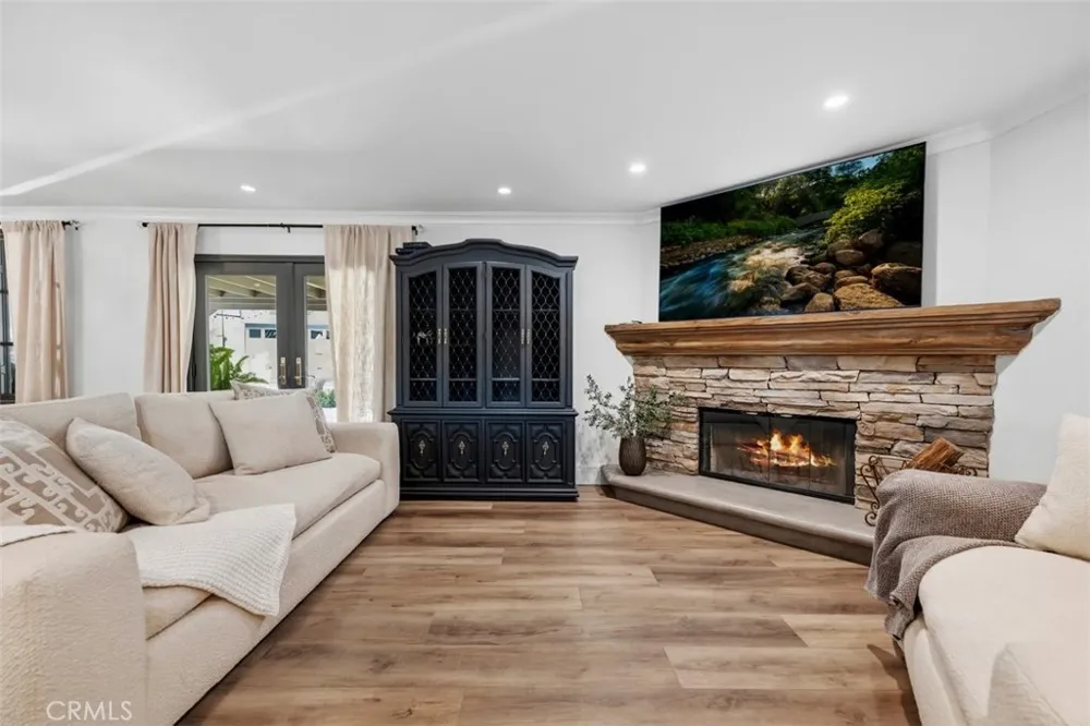 554 Calle Jazmin Thousand Oaks, CA 91360