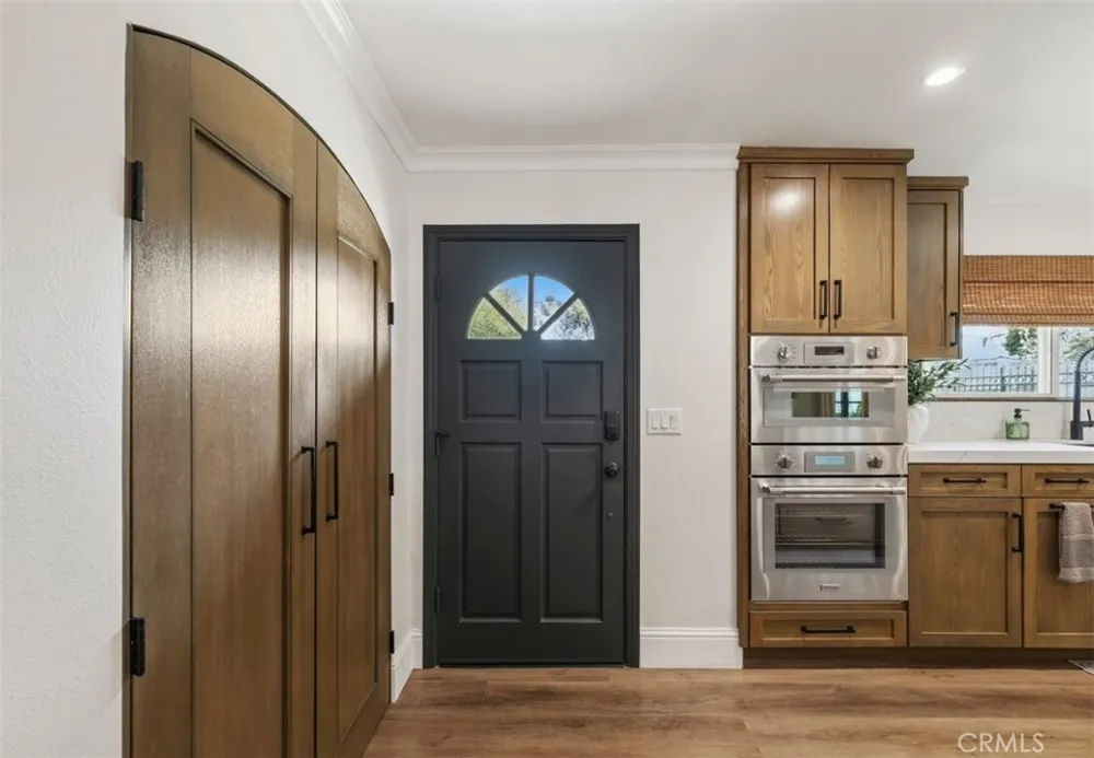 554 Calle Jazmin Thousand Oaks, CA 91360