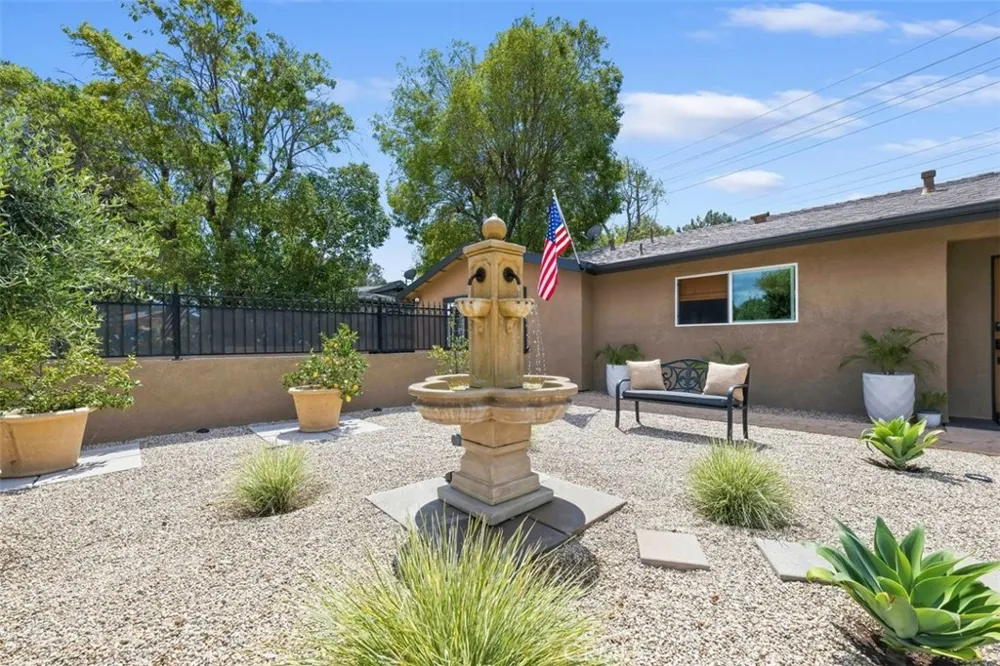 554 Calle Jazmin Thousand Oaks, CA 91360