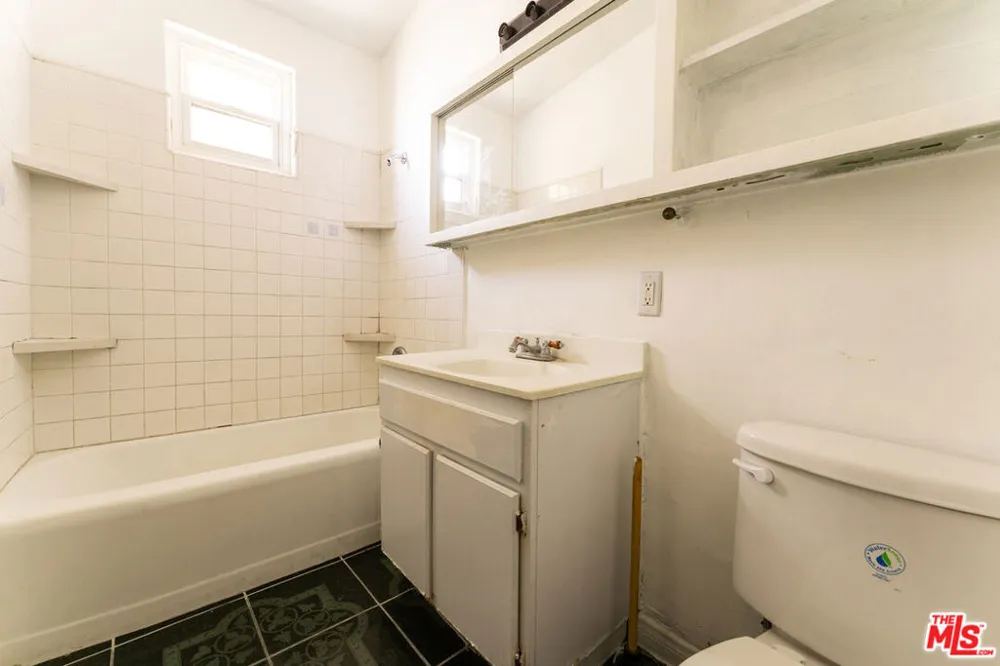 9870 Woodale Avenue Arleta, CA 91331