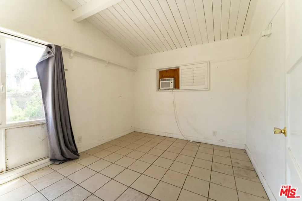 9870 Woodale Avenue Arleta, CA 91331