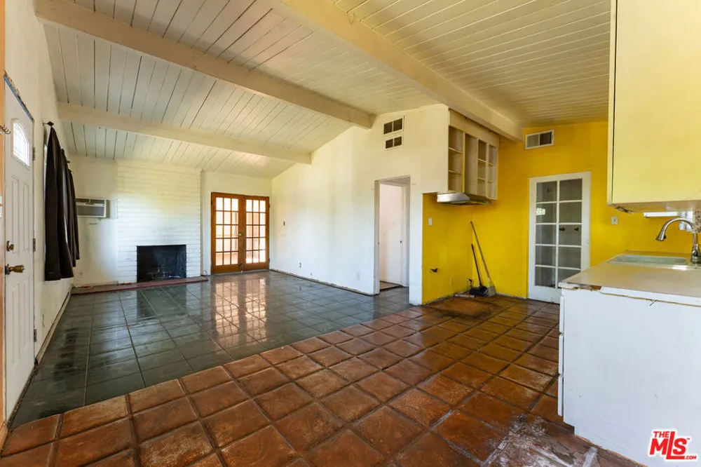 9870 Woodale Avenue Arleta, CA 91331